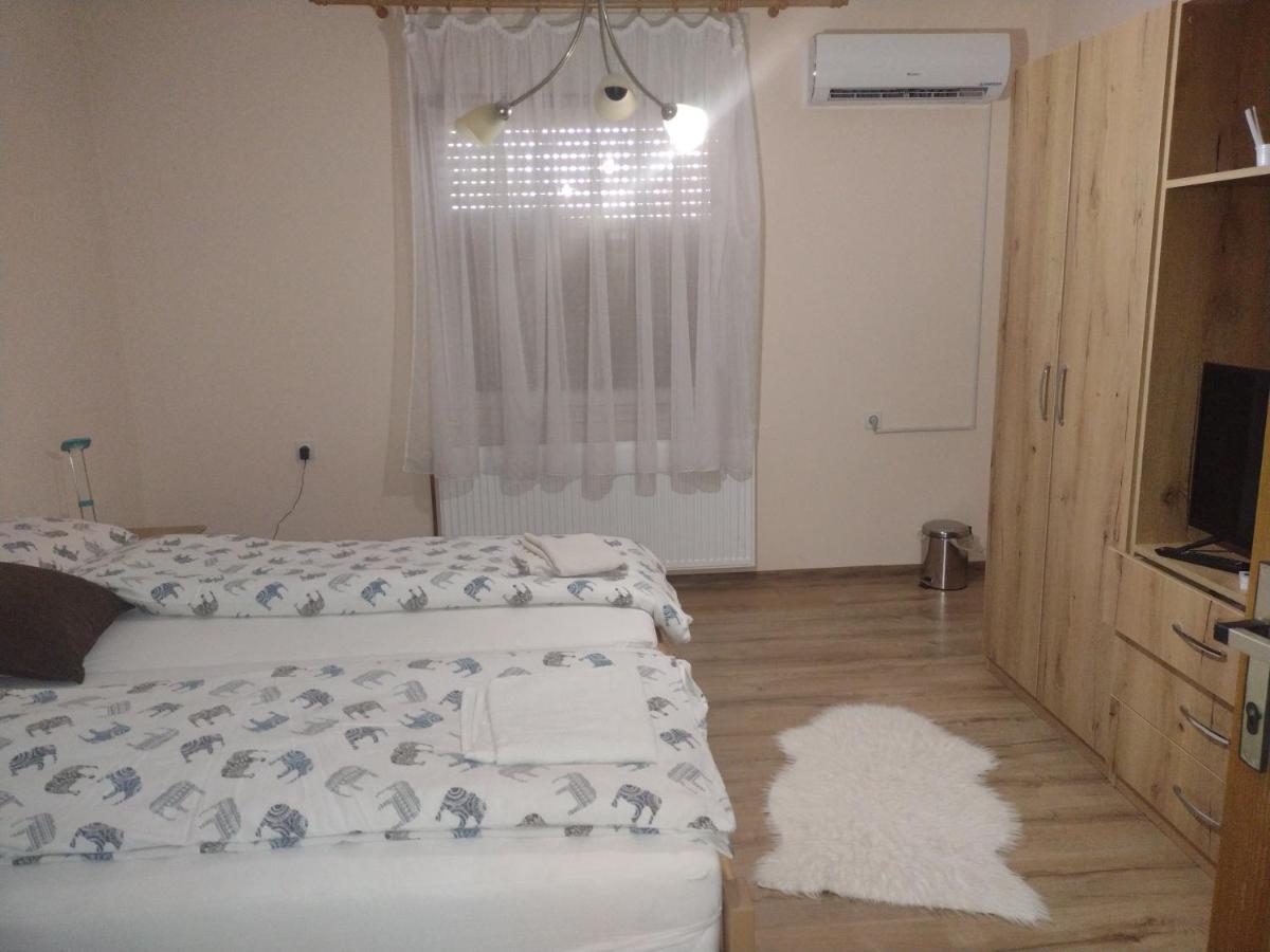 Evelin Sobe Apartamento Backa Topola Exterior foto
